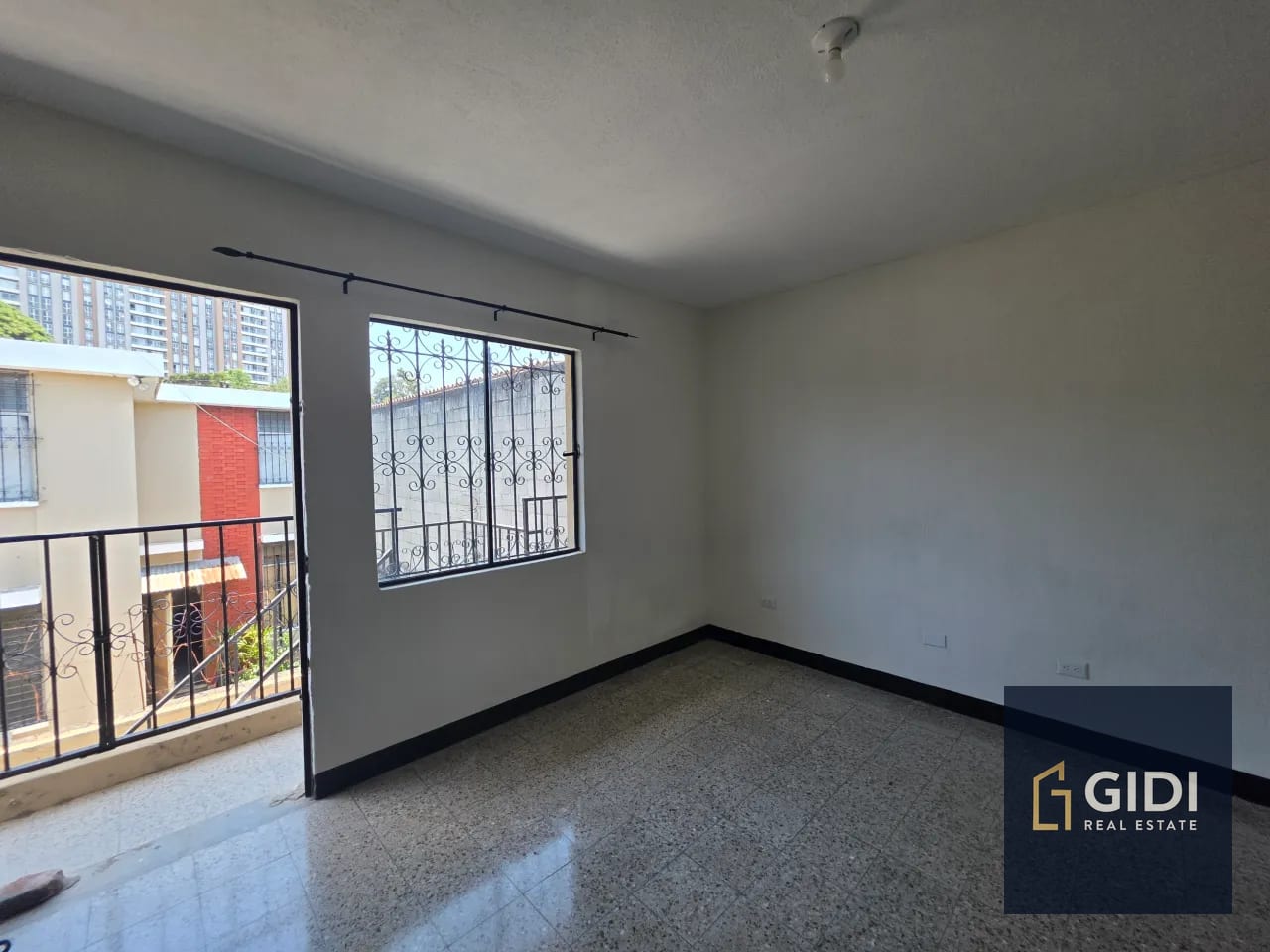 Casa en renta Col. Toledo Zona 7 | 4 dorm + servicio + 2P — Casa en Alquiler en Zona 7, Guatemala, Ciudad — foto 3 de 17