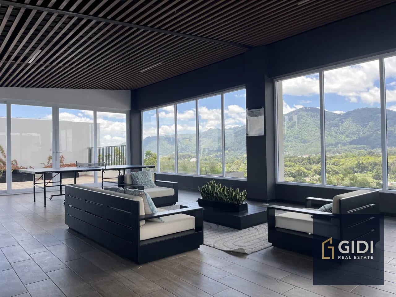 Área social — A 15 min. de Antigua, rento apartamento amoblado, 3 dorm. Q5,000 — Apartamento en Alquiler en Santa Lucía Milpas Altas, Sacatepéquez — foto 13 de 17