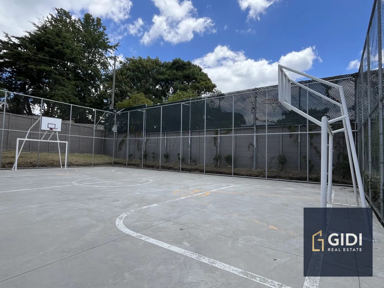 Área social — A 15 min. de Antigua, rento apartamento amoblado, 3 dorm. Q5,000 — Apartamento en Alquiler en Santa Lucía Milpas Altas, Sacatepéquez — foto 15 de 17