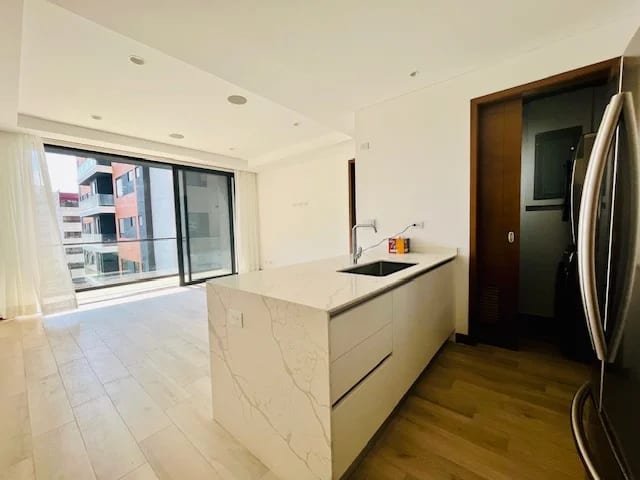 Zona 10 Alquilo precioso Apartamento para estrenar — Apartamento en Alquiler en Zona 10, Guatemala, Ciudad — foto 6 de 12