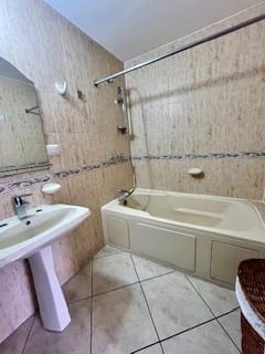Zona 10 Alquilo apartamento amueblado con excelente ubicacion — Apartamento en Alquiler en Zona 10, Guatemala, Ciudad — foto 4 de 5