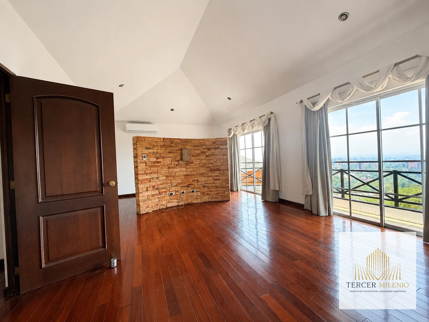 Casa de 385 m² en alquiler San Lázaro z15 — Casa en Alquiler en San Lázaro, Zona 15, Guatemala, Ciudad — foto 1 de 10