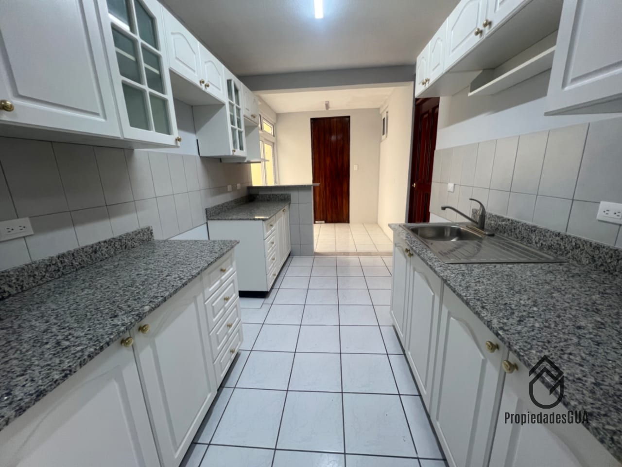 Apartamentos amplios y recién remodelados zona 13 (copia) — Apartamento en Alquiler en Zona 13, Guatemala, Ciudad — foto 4 de 11