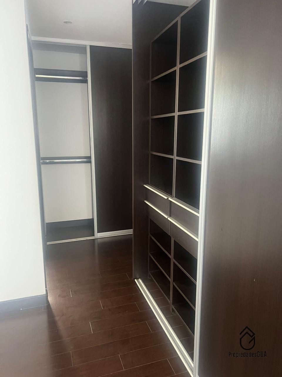 Apto amplio de 2 dormitorios + 1 de servicio — Apartamento en Alquiler en Zona 14, Guatemala, Ciudad — foto 2 de 9