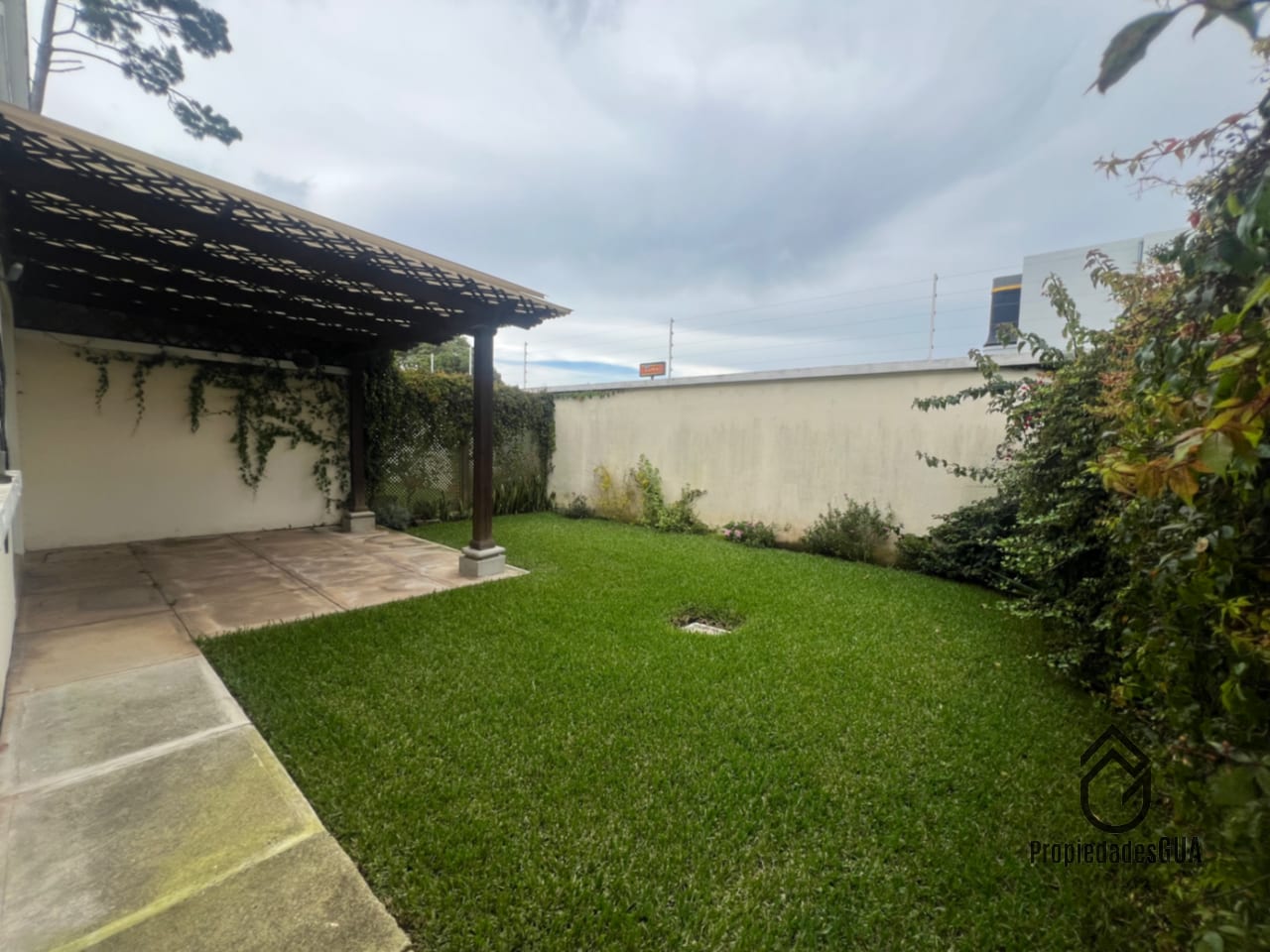 Casa en renta en Villas del Pinar Fraijanes — Casa en Alquiler en Carretera a El Salvador, Guatemala, Ciudad — foto 1 de 12