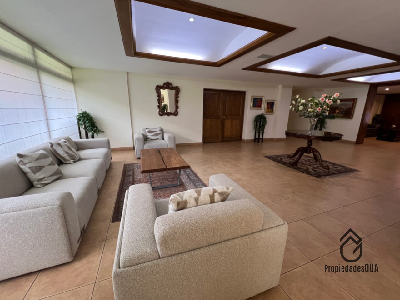 Apartamento CON JARDIN aceptan mascotas para inversión — Apartamento en Venta en Zona 10, Guatemala, Ciudad — foto 2 de 11