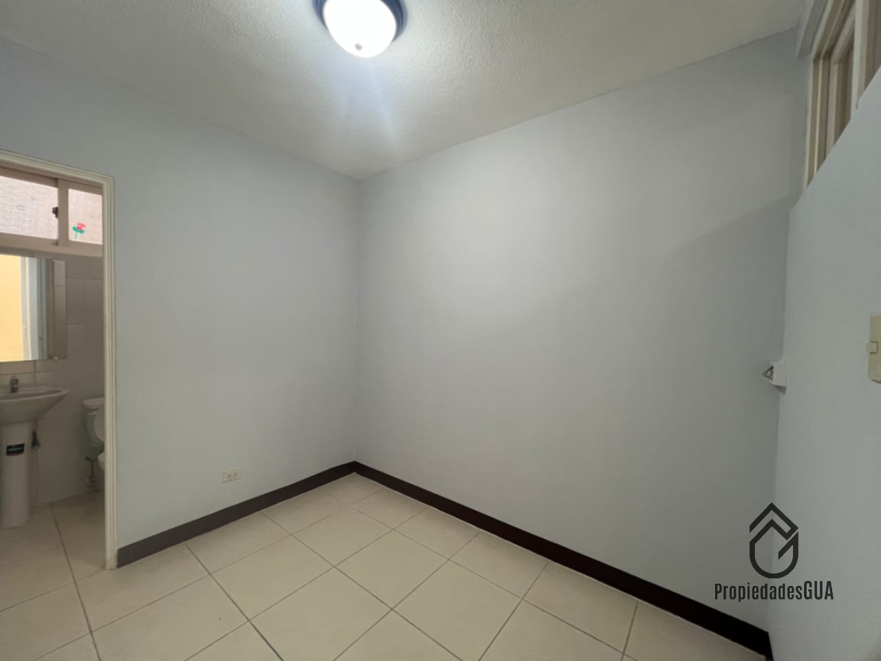 Apartamento amplio y recién remodelado zona 13 con terraza 1er nivel — Apartamento en Alquiler en Zona 13, Guatemala, Ciudad — foto 9 de 9