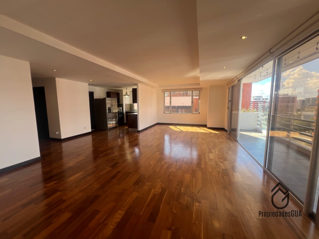 Apartamento amplio con amenidades — Apartamento en Venta en Zona 10, Guatemala, Ciudad — foto 2 de 16