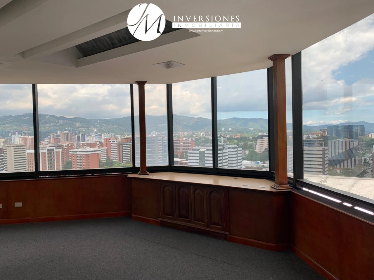 Oficina en zona 10 Penthouse en Renta — Oficina en Alquiler en Zona 10, Guatemala, Ciudad — foto 1 de 6