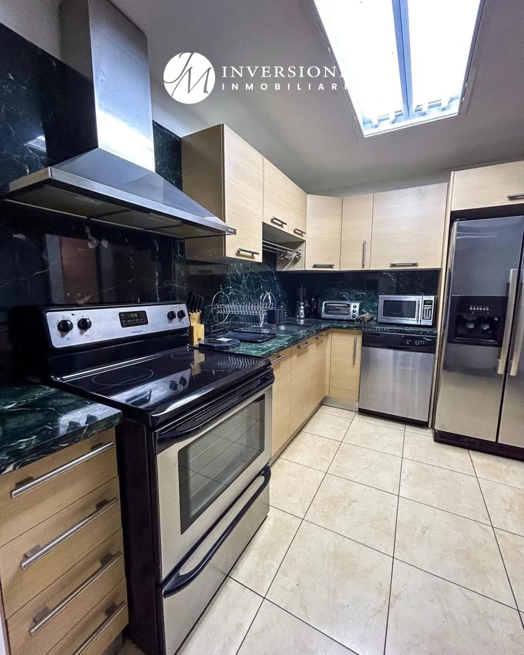 Apartamento de 2 dormitorios amueblado en zona 10 — Apartamento en Alquiler en Zona 10, Guatemala, Ciudad — foto 2 de 9