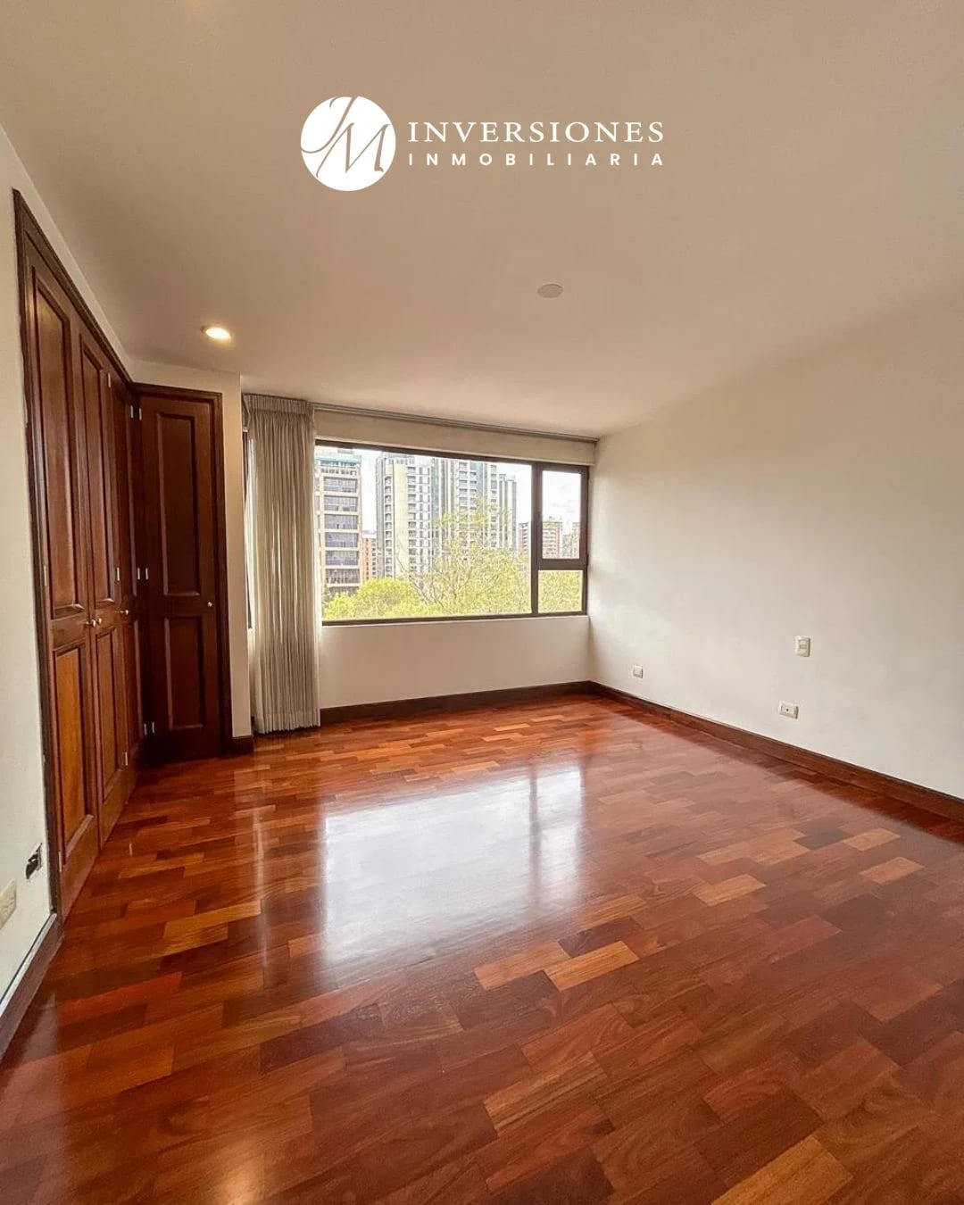 Apartamento amplio de 3 dormitorios en zona 10 — Apartamento en Alquiler en Zona 10, Guatemala, Ciudad — foto 3 de 9