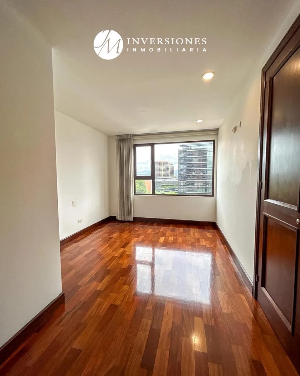 Apartamento amplio de 3 dormitorios en zona 10 — Apartamento en Alquiler en Zona 10, Guatemala, Ciudad — foto 6 de 9