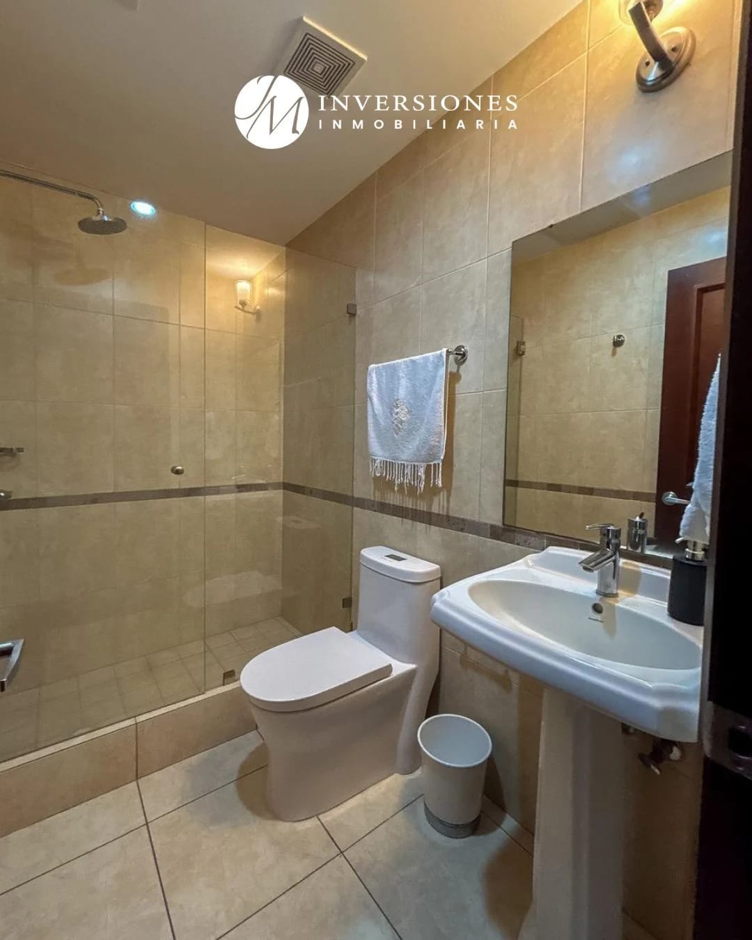 Apartamento amplio de 1 dormitorio en zona 10 — Apartamento en Alquiler en Zona 10, Guatemala, Ciudad — foto 8 de 9