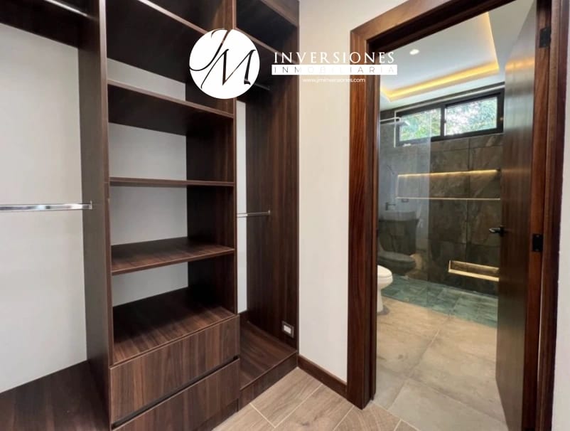 Casa En Venta Con 5 Dormitorios En Santa Elena Barillas — Casa en Venta en Villa Canales, Guatemala, Ciudad — foto 9 de 11
