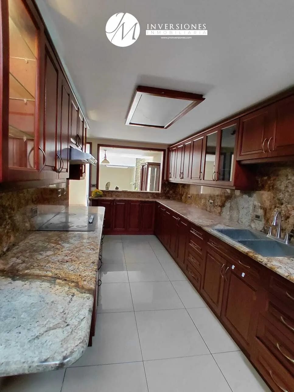 Casa en Renta de 4 Dormitorios en zona 10 — Casa en Alquiler en Zona 10, Guatemala, Ciudad — foto 1 de 13