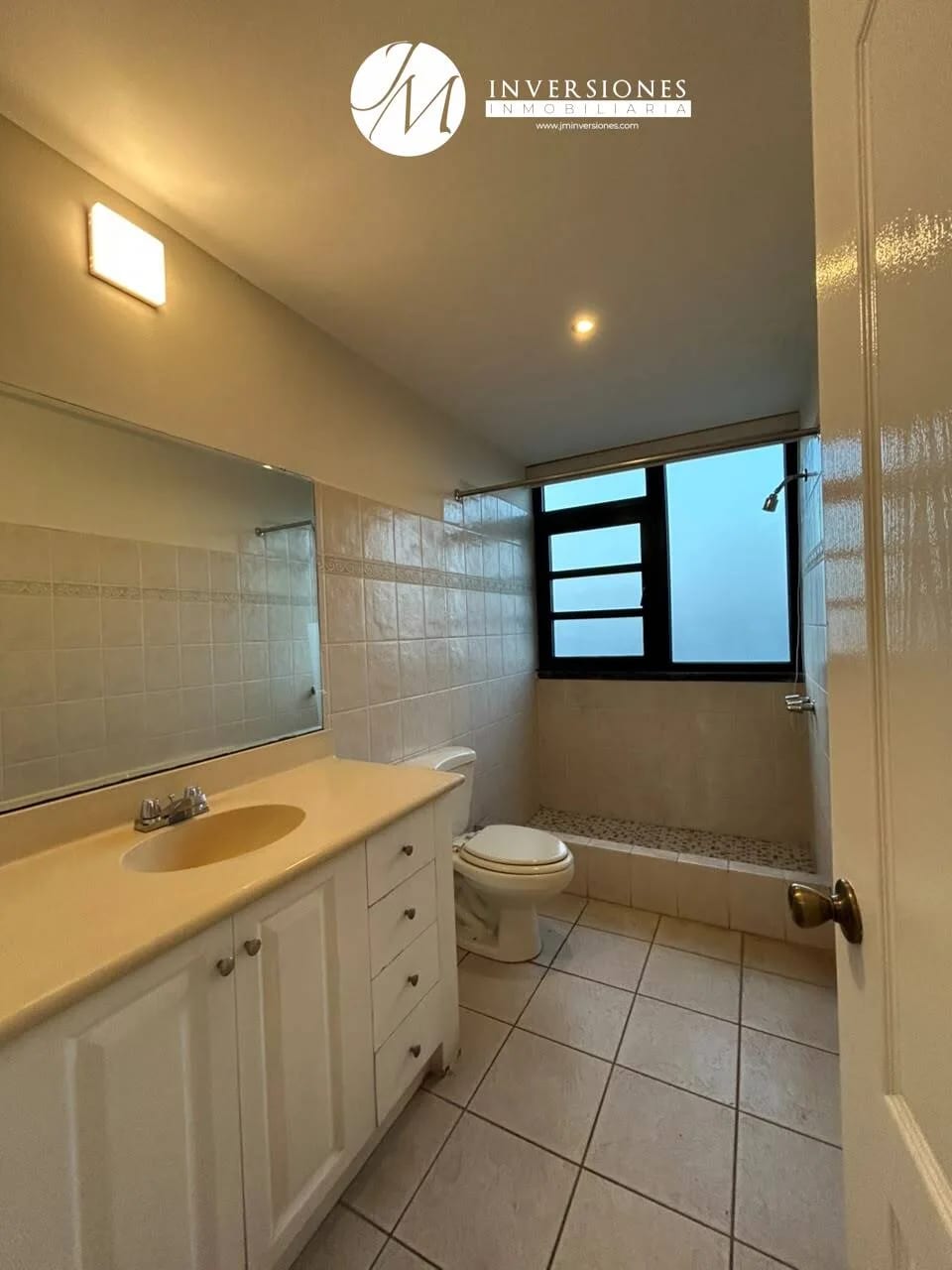 Apartamento en Renta de 3 Dormitorios en zona 14 — Apartamento en Alquiler en Zona 14, Guatemala, Ciudad — foto 12 de 17