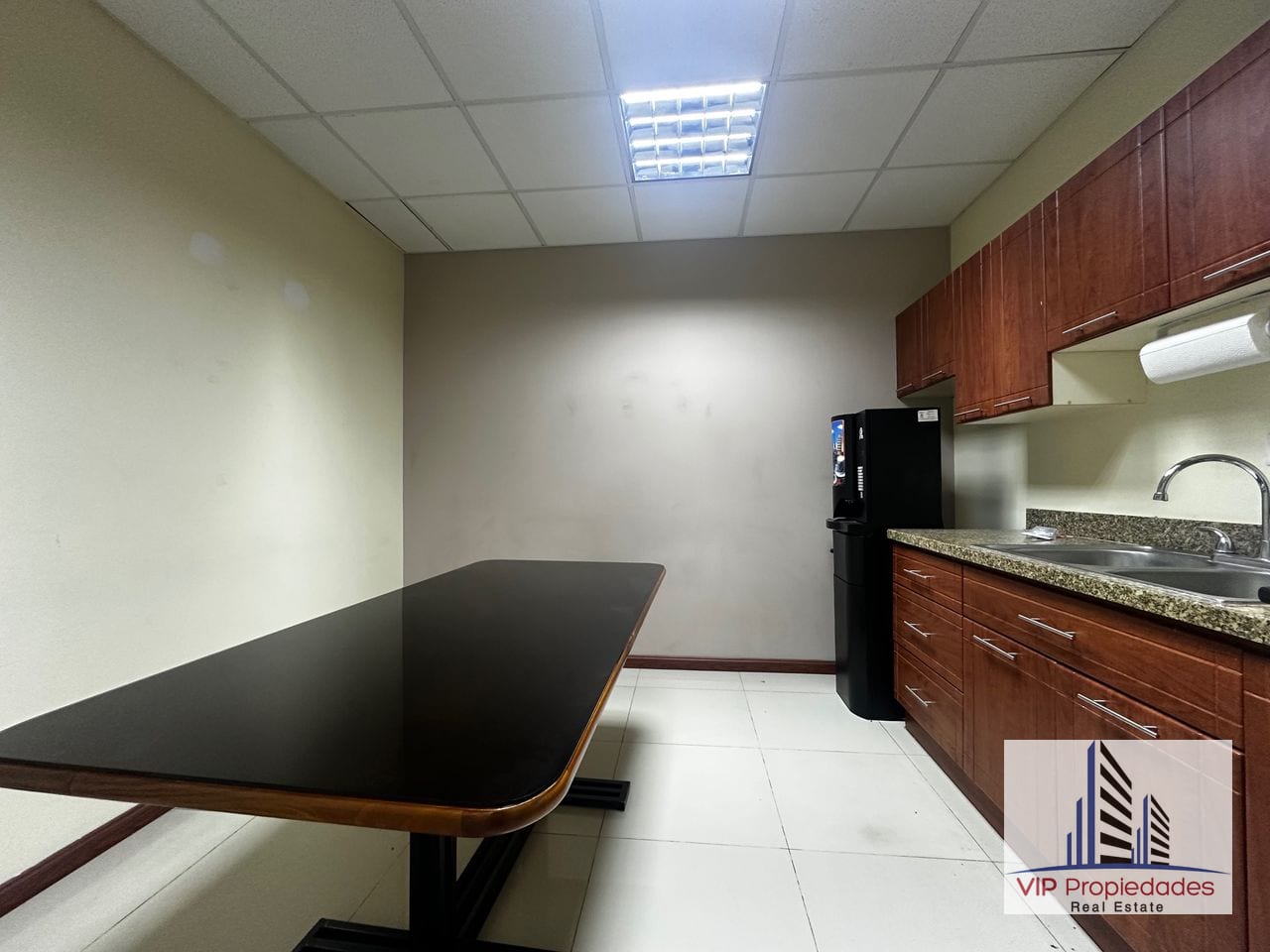 Reforma 10, oficina en alquiler — Oficina en Alquiler en Reforma 10 (Reforma Business Center), Zona 10, Guatemala, Ciudad — foto 4 de 9