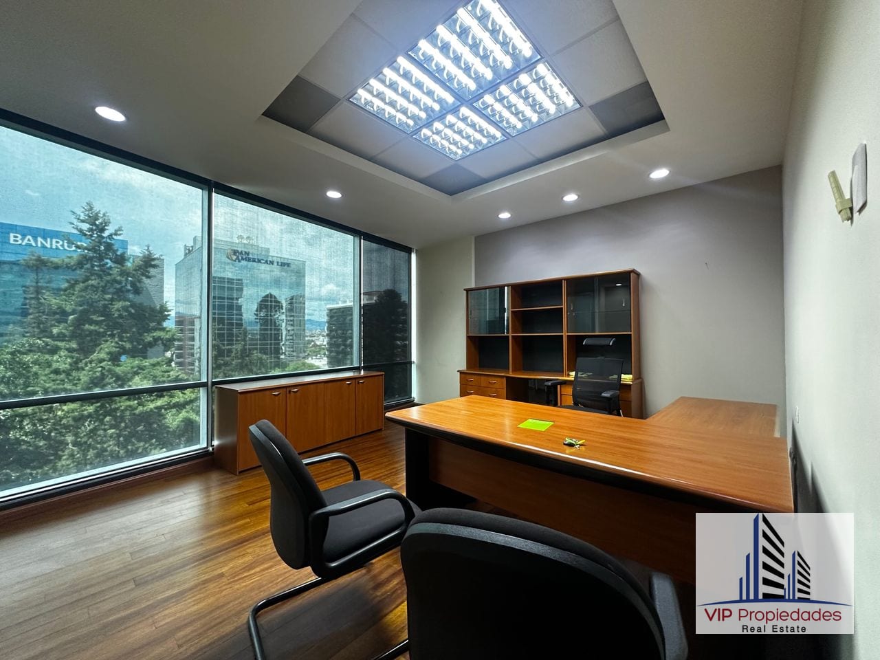 Reforma 10, oficina en alquiler — Oficina en Alquiler en Reforma 10 (Reforma Business Center), Zona 10, Guatemala, Ciudad — foto 2 de 9