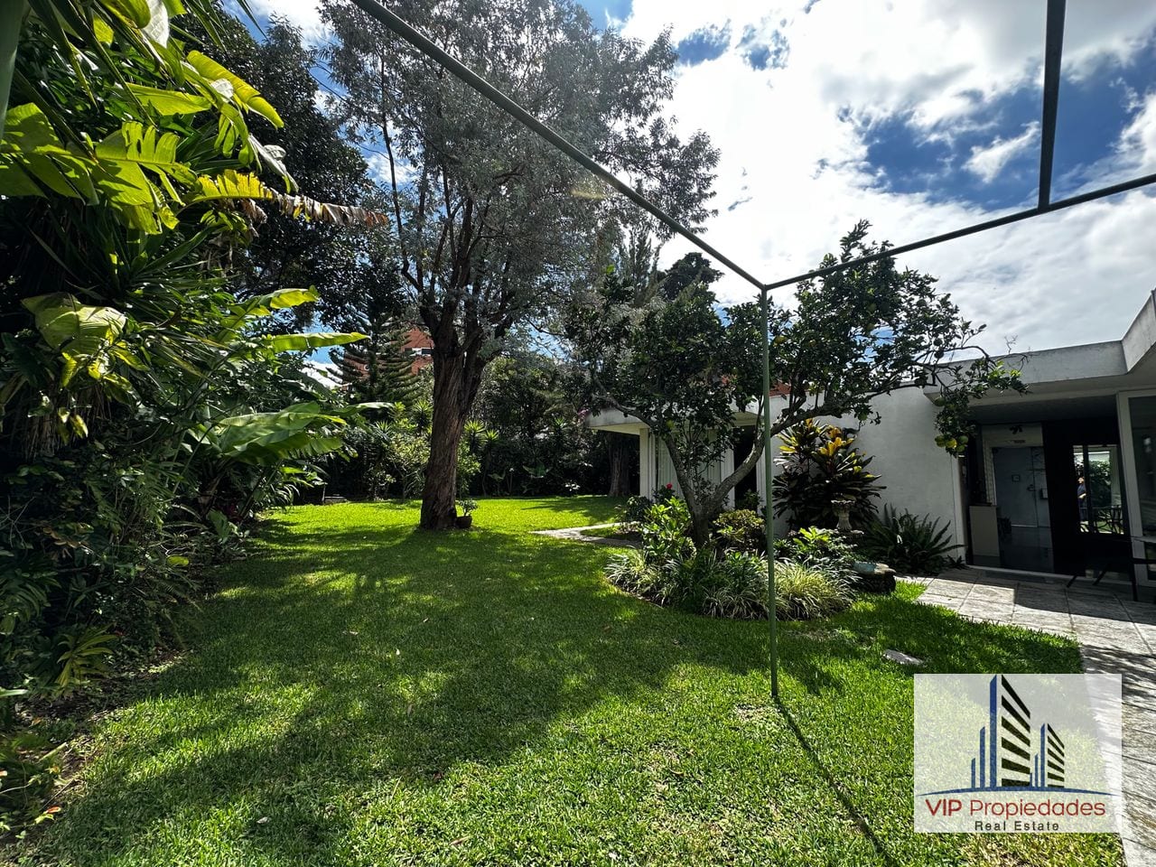 Zona 15 VH II, amplia propiedad de esquina en venta — Casa en Venta en Vista Hermosa II, Zona 15, Guatemala, Ciudad — foto 1 de 6