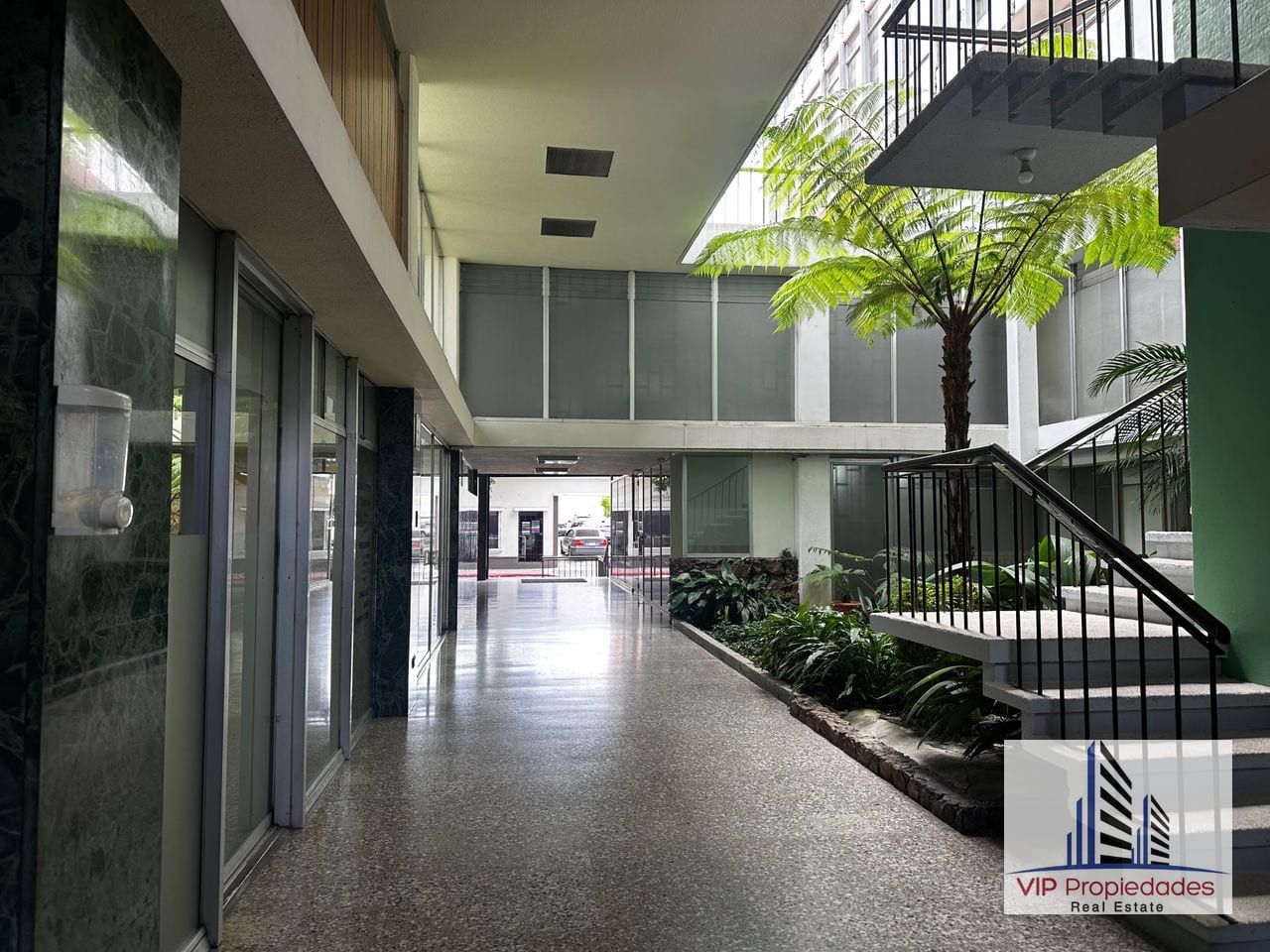 Oficina-local en alquiler, zona 1 Edificio Herrera — Local en Alquiler en Herrera, Zona 1, Guatemala, Ciudad — foto 1 de 10