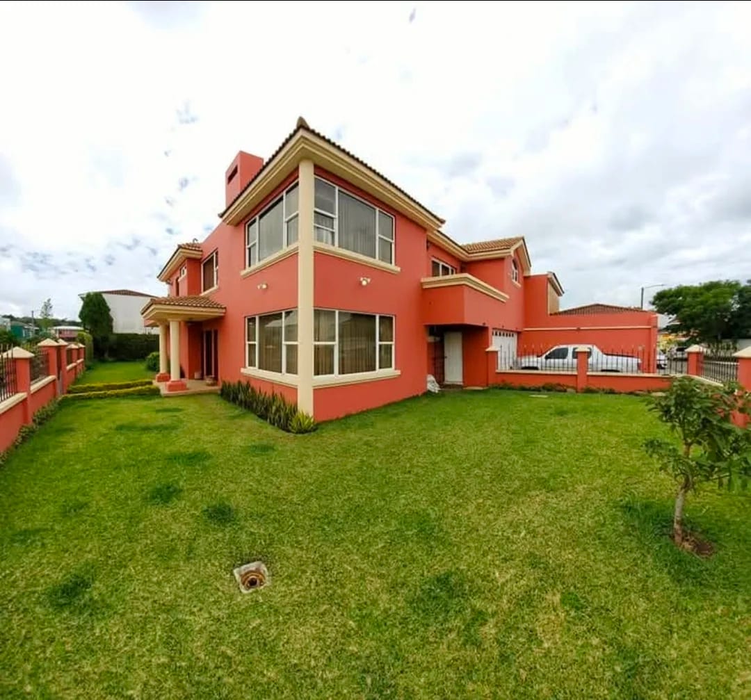 Casa grande en renta en Carretera a El Salvador km 16 Los Diamantes — Casa en Alquiler en Los Diamantes, Carretera a El Salvador, Guatemala, Ciudad — foto 1 de 17
