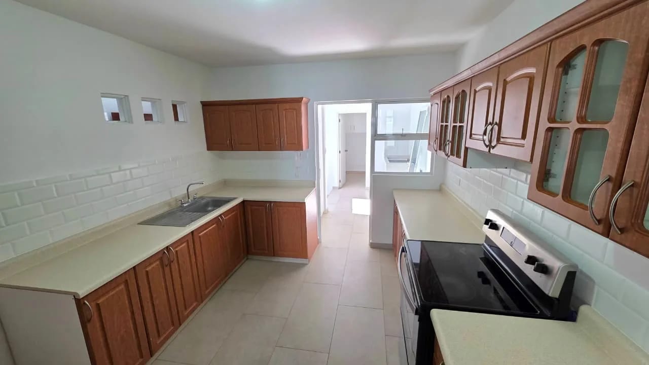 Casa en venta en Carretera a El Salvador km 15.5 frente a Pradera Conc — Casa en Venta en Paraje Solar, Carretera a El Salvador, Guatemala, Ciudad — foto 9 de 17