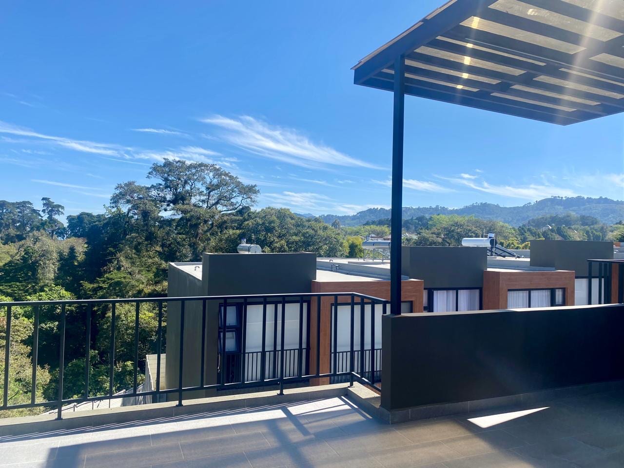 Linda Casa Nueva en Venta 3 Hab Zona 16 Laureles de San Isidro — Casa en Venta en Zona 16, Guatemala, Ciudad — foto 1 de 13