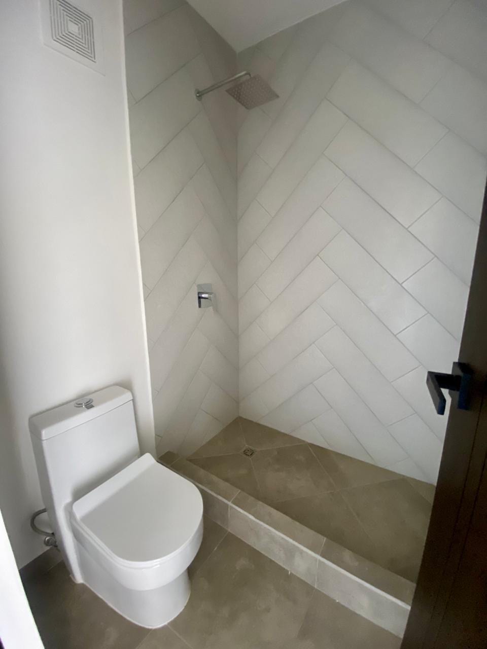 Linda Casa Nueva en Venta 3 Hab Zona 16 Laureles de San Isidro — Casa en Venta en Zona 16, Guatemala, Ciudad — foto 8 de 13