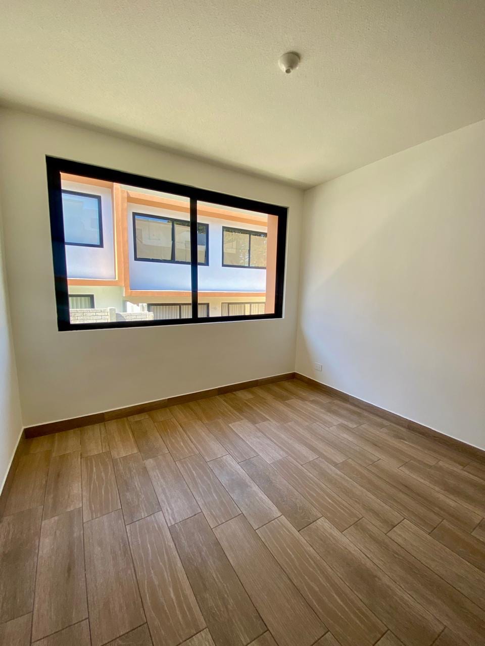 Linda Casa Nueva en Venta 3 Hab Zona 16 Laureles de San Isidro — Casa en Venta en Zona 16, Guatemala, Ciudad — foto 7 de 13