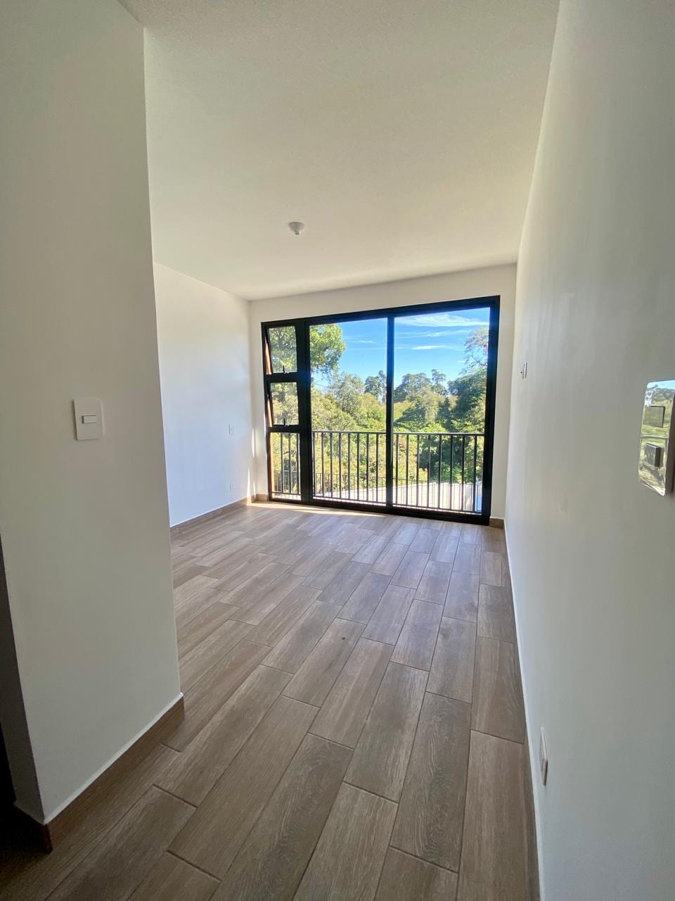 Linda Casa Nueva en Venta 3 Hab Zona 16 Laureles de San Isidro — Casa en Venta en Zona 16, Guatemala, Ciudad — foto 10 de 13