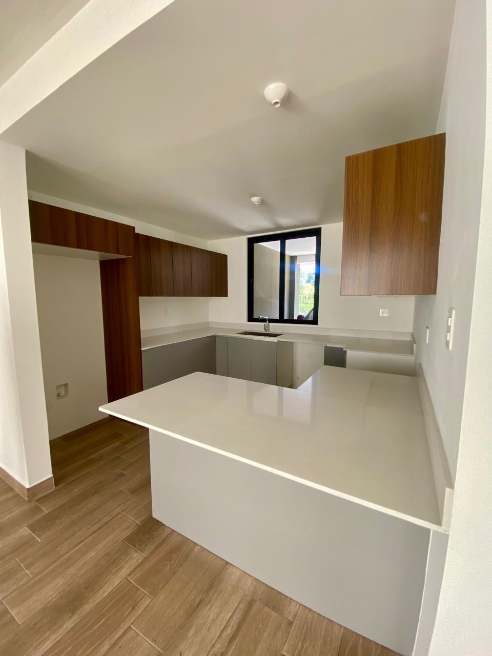 Linda Casa Nueva en Venta 3 Hab Zona 16 Laureles de San Isidro — Casa en Venta en Zona 16, Guatemala, Ciudad — foto 11 de 13