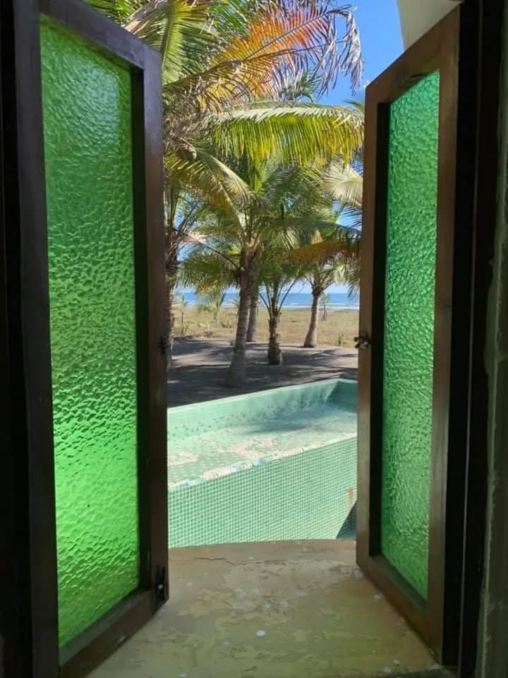 Propiedad frente al mar, en venta-Escuintla — Casa en Venta en Nueva Concepción, Escuintla — foto 11 de 16