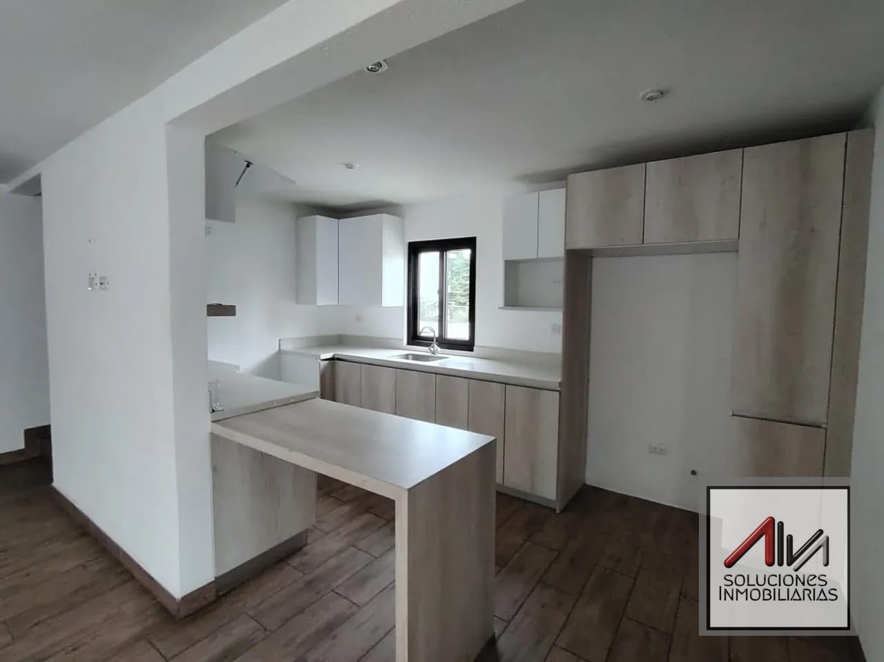 Cocina — Vendo Casa en Condominio La Serena de Arrazola, Fraijanes, Guatemala — Casa en Venta en Carretera a El Salvador, Guatemala, Ciudad — foto 5 de 17