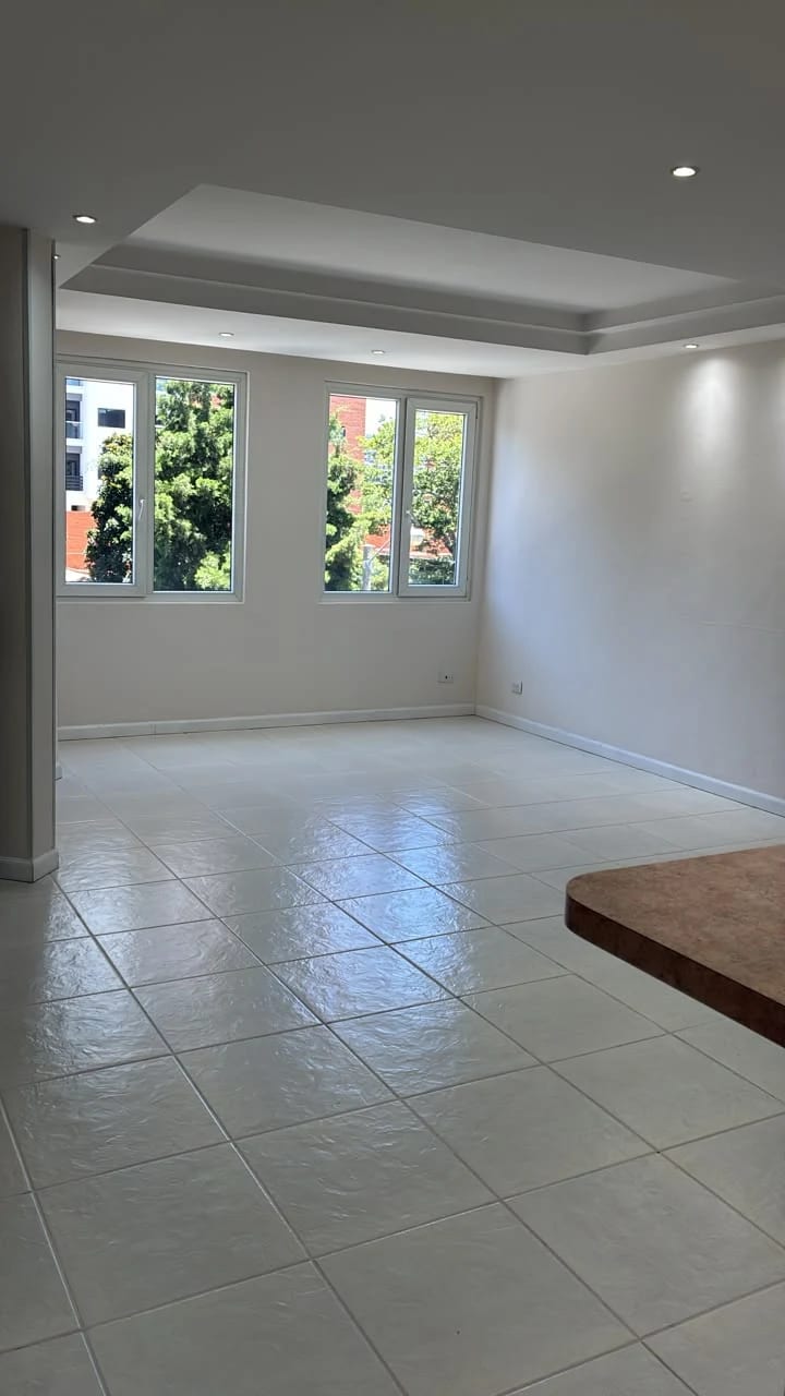 Apartamento en zona 10 — Apartamento en Alquiler en Zona 10, Guatemala, Ciudad — foto 1 de 10