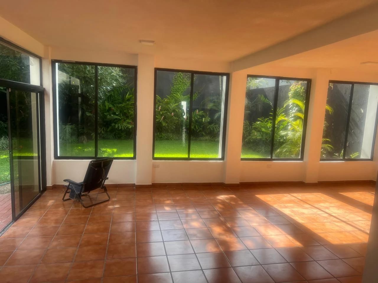 Casa de lujo en zona 14 — Casa en Alquiler en Zona 14, Guatemala, Ciudad — foto 1 de 15