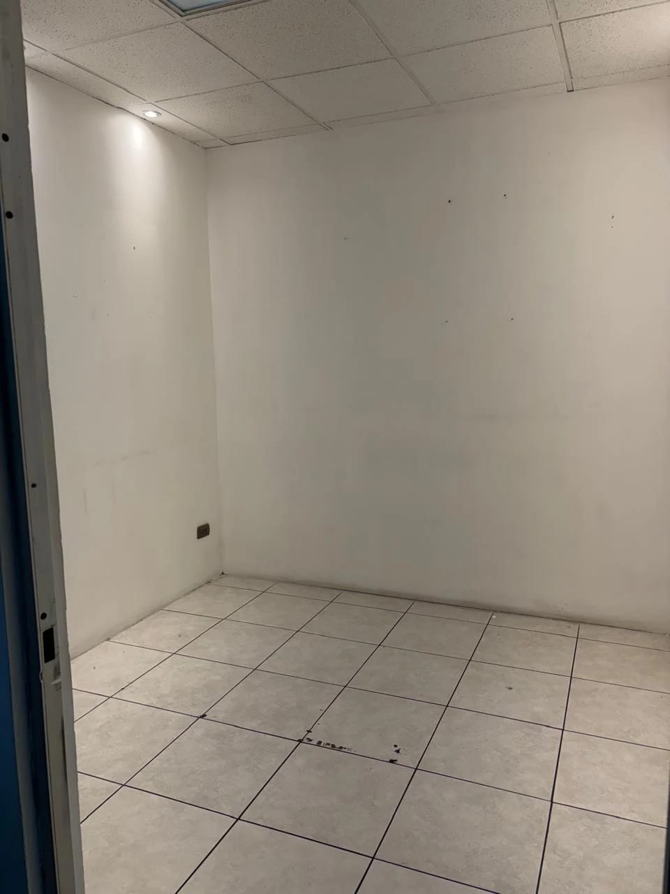 Oficina en el primer nivel en zona 9 — Oficina en Alquiler en Zona 9, Guatemala, Ciudad — foto 7 de 9