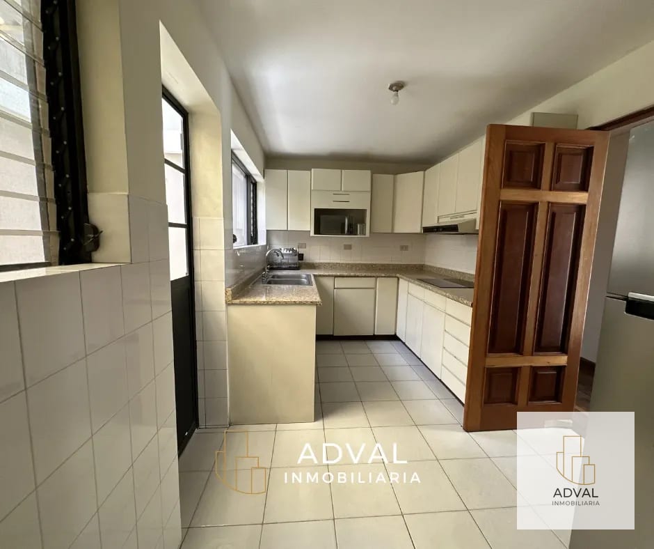 Casa para oficina Z.4 — Oficina en Alquiler en Zona 4, Guatemala, Ciudad — foto 11 de 12