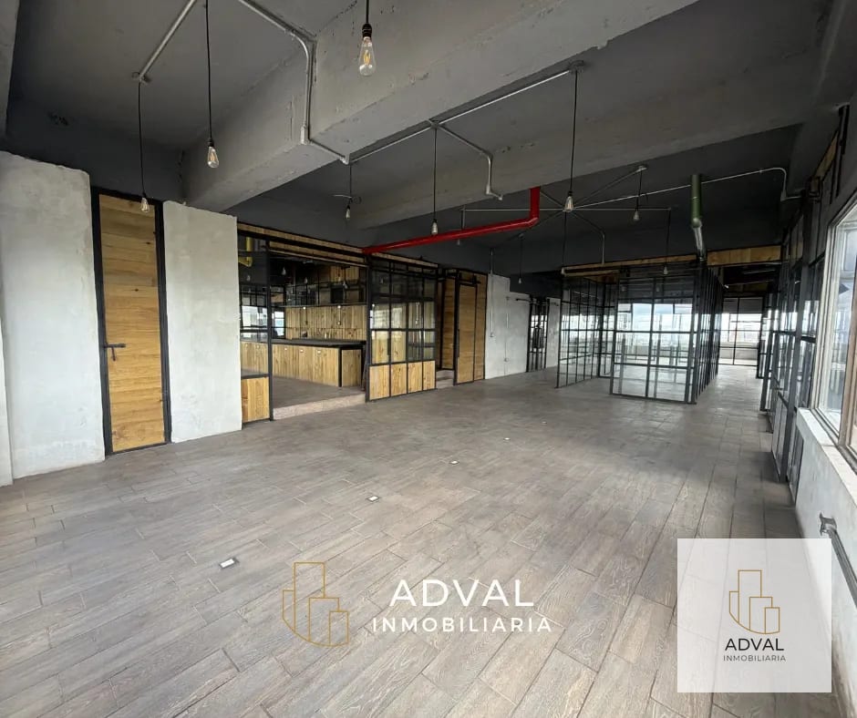 Excelente oportunidad Oficina Penthouse Reforma Montufar Z.10 — Oficina en Alquiler en Reforma Montúfar, Zona 10, Guatemala, Ciudad — foto 2 de 8