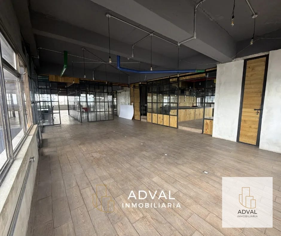 Excelente oportunidad Oficina Penthouse Reforma Montufar Z.10 — Oficina en Alquiler en Reforma Montúfar, Zona 10, Guatemala, Ciudad — foto 1 de 8