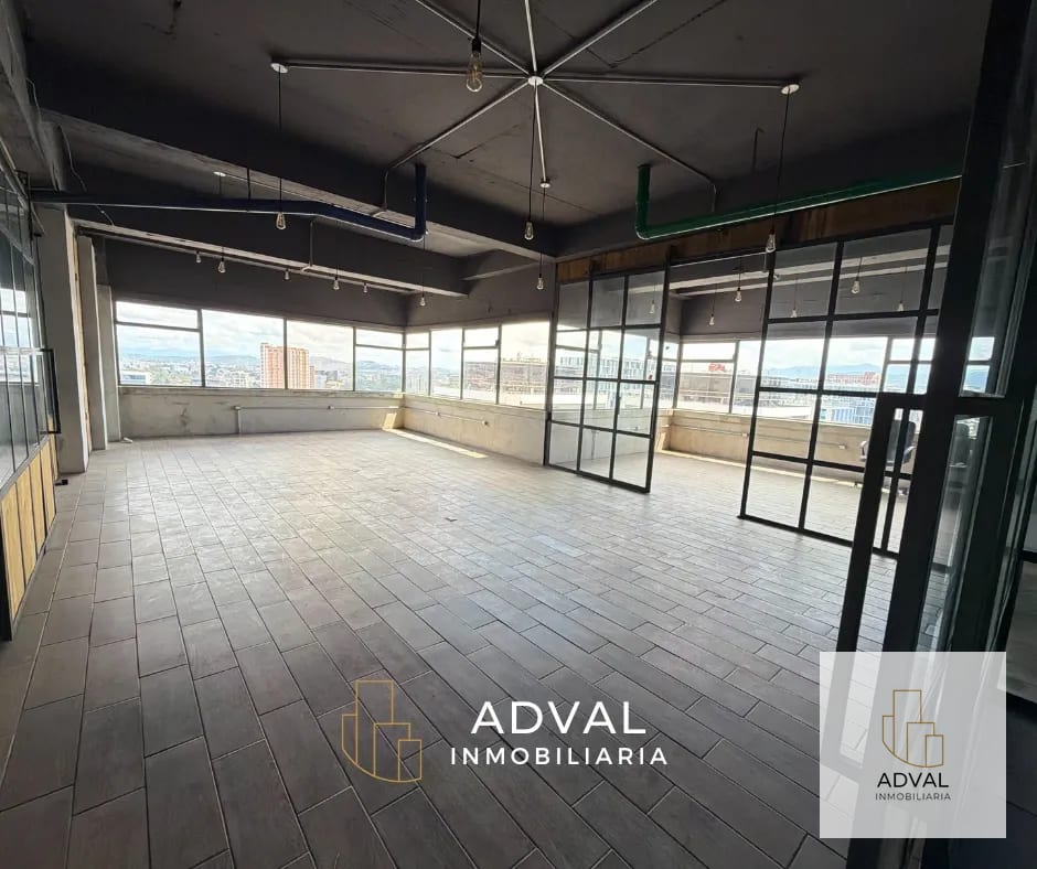 Excelente oportunidad Oficina Penthouse Reforma Montufar Z.10 — Oficina en Alquiler en Reforma Montúfar, Zona 10, Guatemala, Ciudad — foto 4 de 8