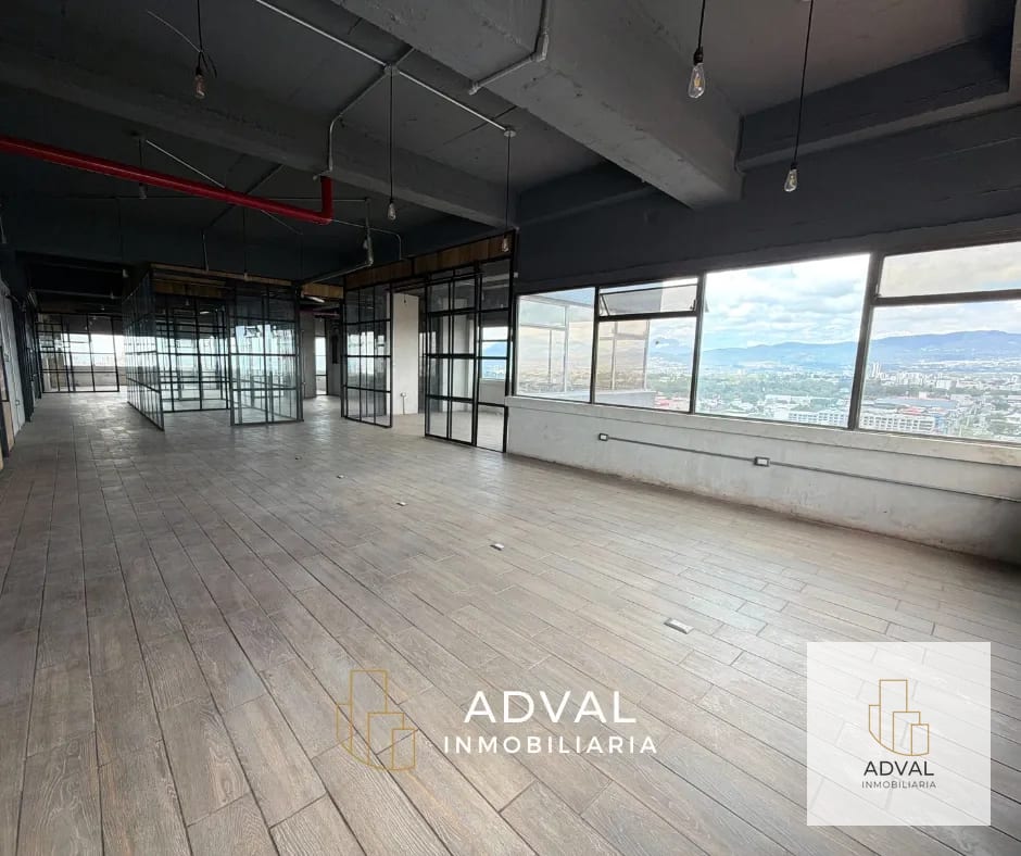 Excelente oportunidad Oficina Penthouse Reforma Montufar Z.10 — Oficina en Alquiler en Reforma Montúfar, Zona 10, Guatemala, Ciudad — foto 6 de 8