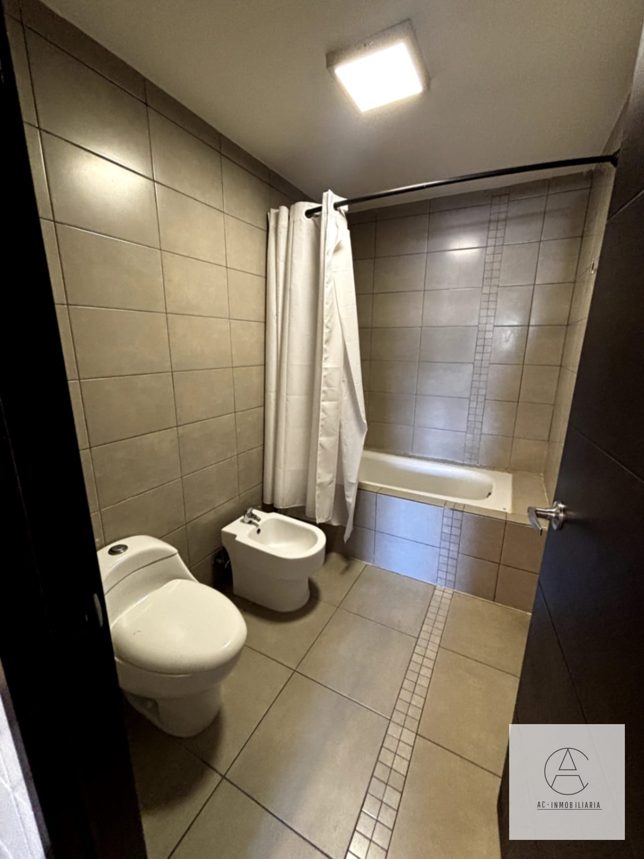 Apartamento amplio en Attica 2 — Apartamento en Alquiler en Attica II, Zona 14, Guatemala, Ciudad — foto 12 de 15