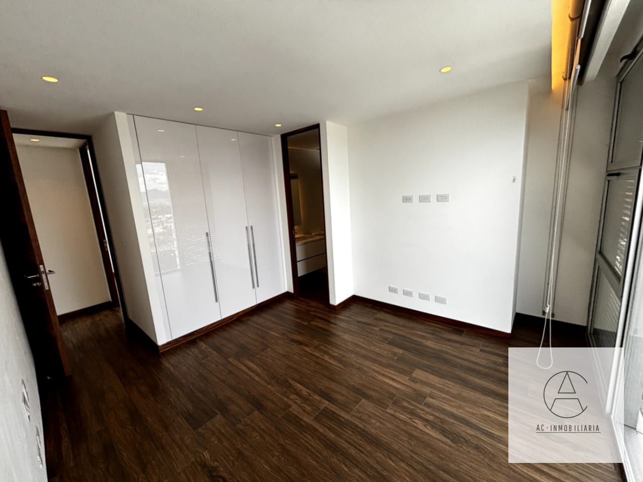 Apartamento en renta en AVIA, zona 10 — Apartamento en Alquiler en Avia, Zona 10, Guatemala, Ciudad — foto 8 de 15