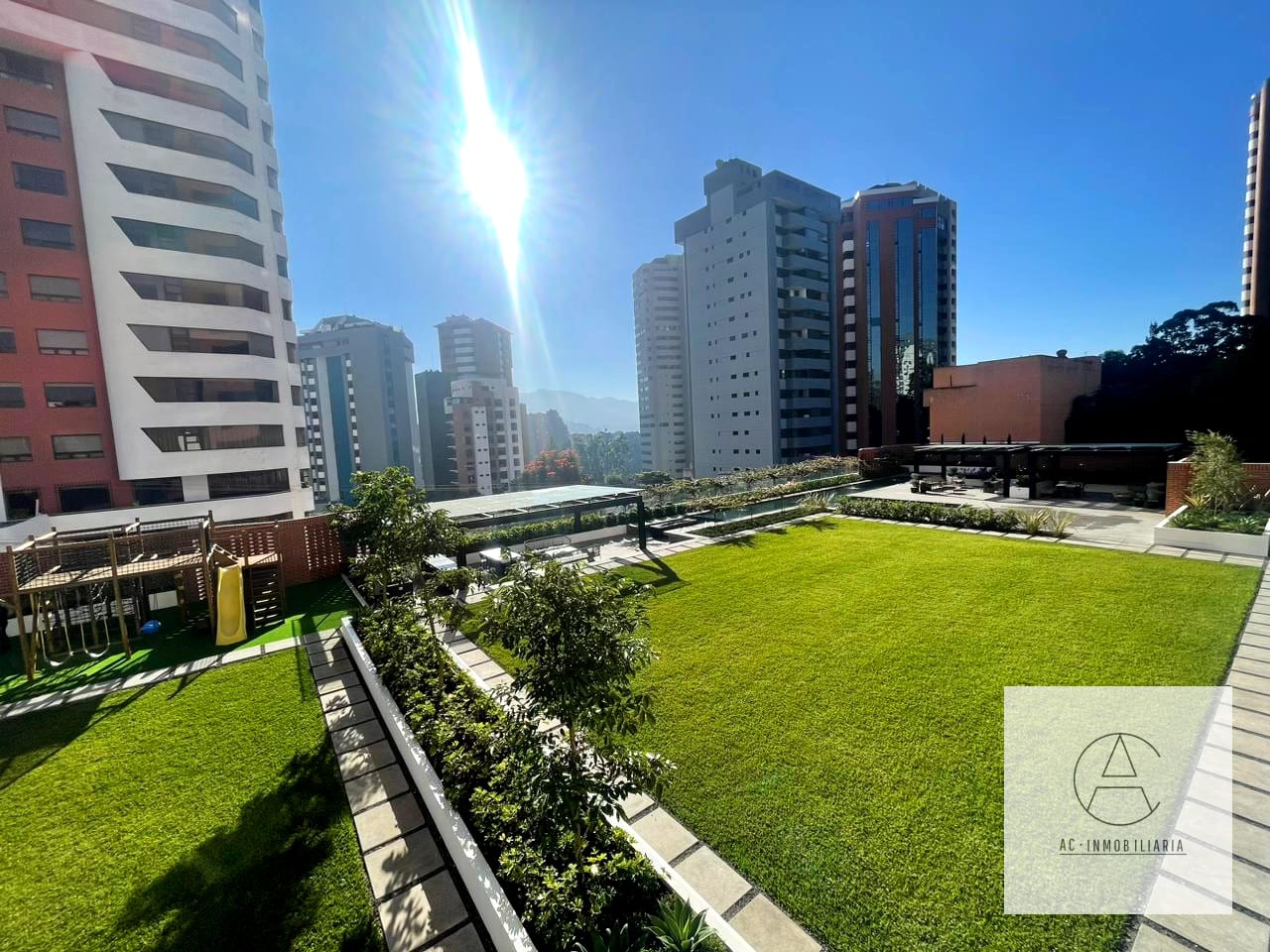 Apartamento en renta en Sekkei, *DISPONIBLE en NOVIEMBRE* — Apartamento en Alquiler en Sekkei, Zona 14, Guatemala, Ciudad — foto 1 de 14