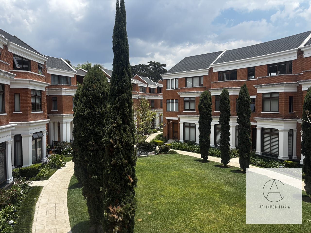 Casa en venta en Pasaje Oakland, zona 10 — Casa en Venta en Zona 10, Guatemala, Ciudad — foto 1 de 17