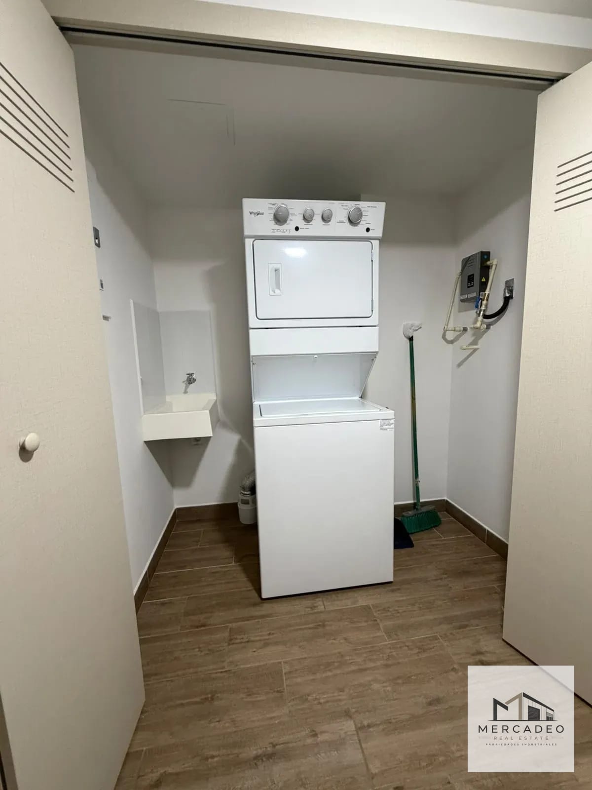 Apartamento Nuevo Amueblado Zona 4 — Bodega / Ofibodega en Alquiler en Modra, Zona 4, Guatemala, Ciudad — foto 8 de 16