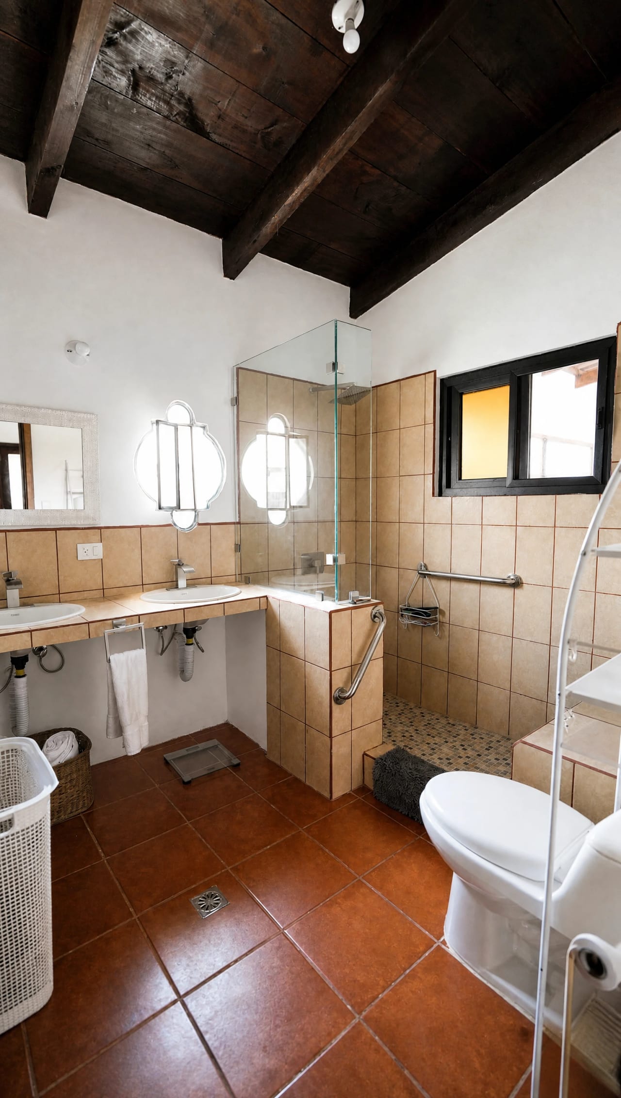 Baño — La Antigua Estancia — Casa en Venta — Casa en Venta en San Miguel Dueñas, Sacatepéquez — foto 2 de 10