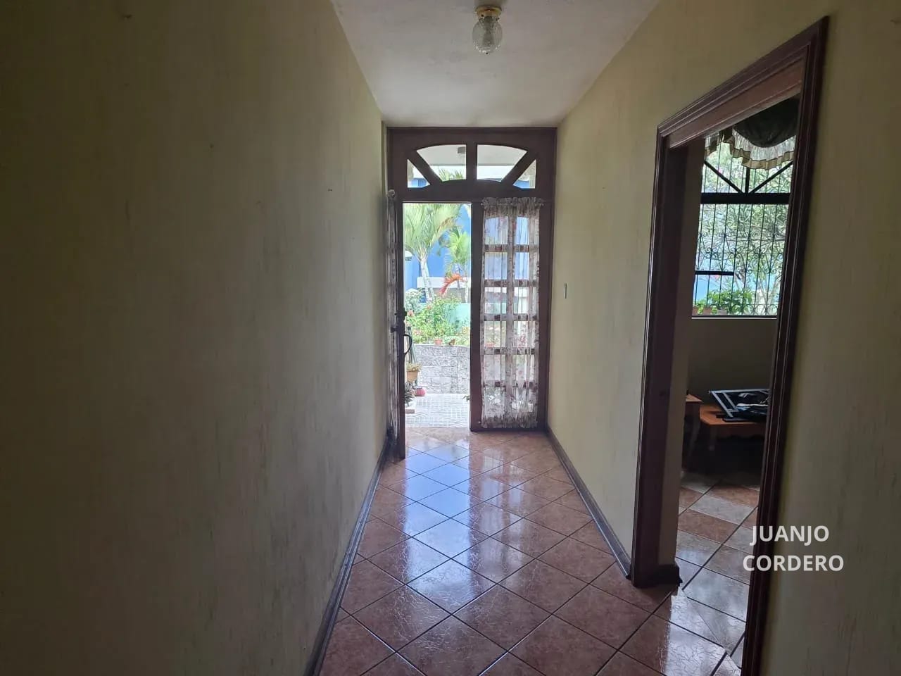 ¡Amplia Casa en Venta con 2 Apartamentos Independientes! Condominio La Arboleda, San Cristóbal — Casa en Venta en Zona 8 Mixco, Guatemala, Ciudad — foto 11 de 12