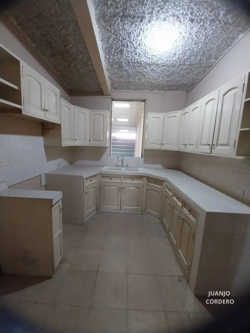 🏡🔑 ¡Se Vende Linda Casa en Residencial Valle Dorado! — Casa en Venta en Zona 8 Mixco, Guatemala, Ciudad — foto 1 de 11