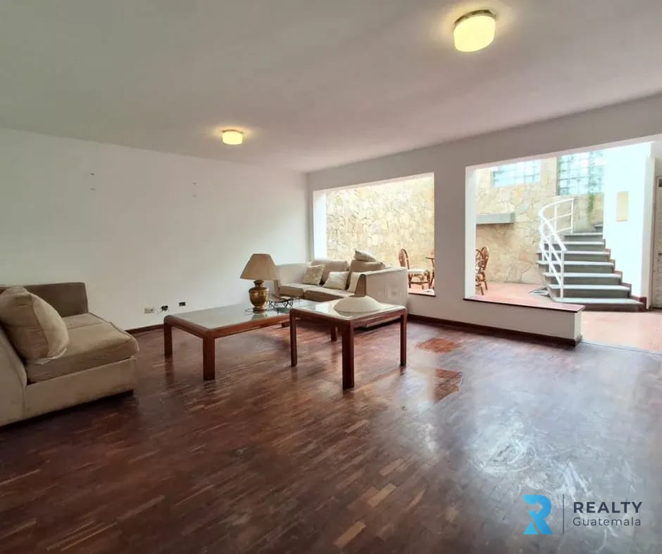 RENTO Casa Zona 4 — Casa en Alquiler en Zona 4, Guatemala, Ciudad — foto 1 de 17